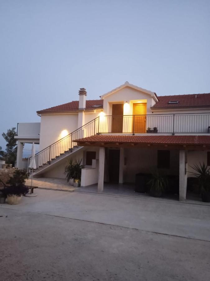 Apartmani Nila Sveta Nedelja  Exteriér fotografie