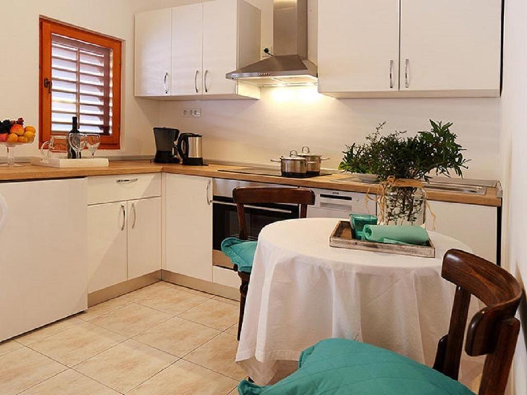 Apartmani Nila Sveta Nedelja  Pokoj fotografie